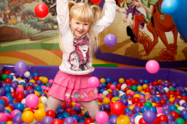 Gniezno Atrakcja Sala | plac zabaw Fantazja